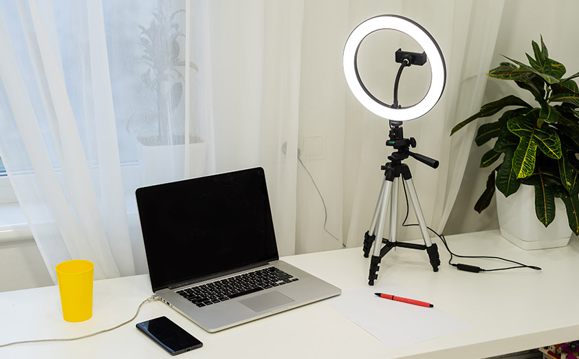 LEDリングライトで輝きのある顔の表情を演出しよう